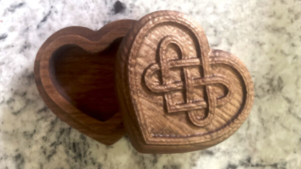 Heart-shaped wooden box - Image 2